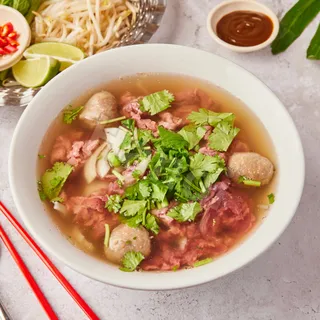 Phô aux boulettes et bœuf